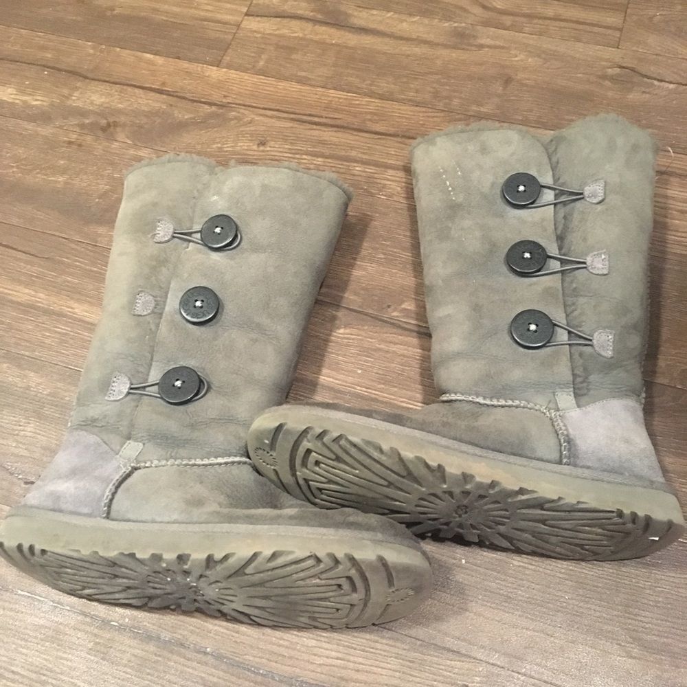 Uggs gray shearling lined buttoned tall winter boots